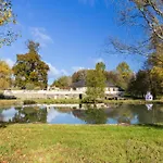 Le Moulin Nyaraló *